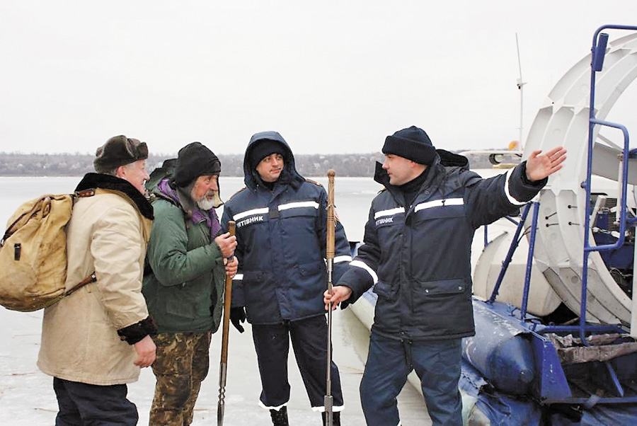 Рятувальники застерігають екстремалів від ризику. Фото надане ГУ ДСНС України